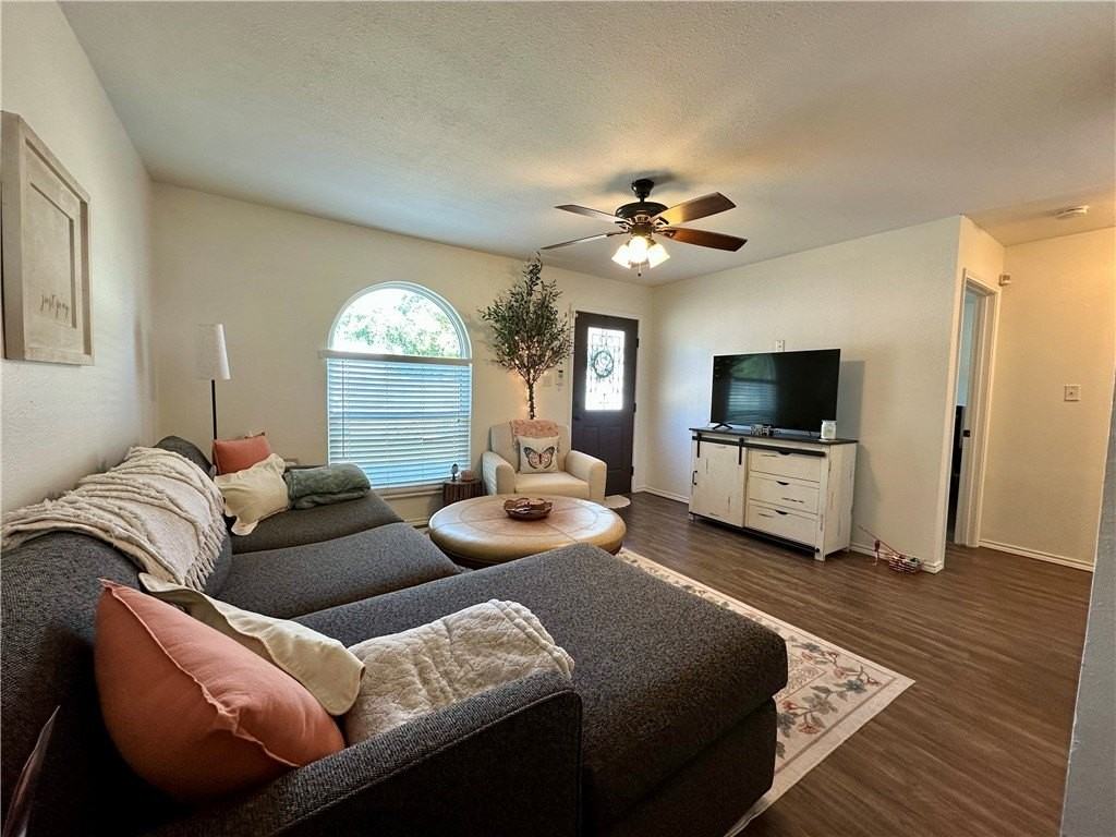 1213 Montreal Dr - Photo 7 of 31