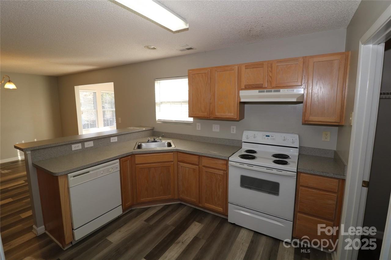 1001 Boulder Dr - Photo 4 of 24