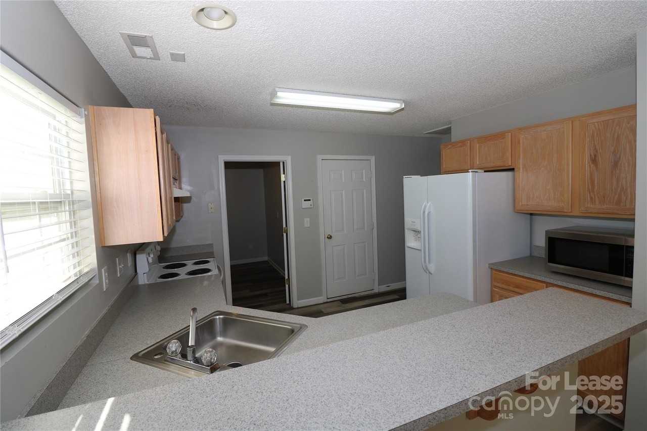 1001 Boulder Dr - Photo 7 of 24