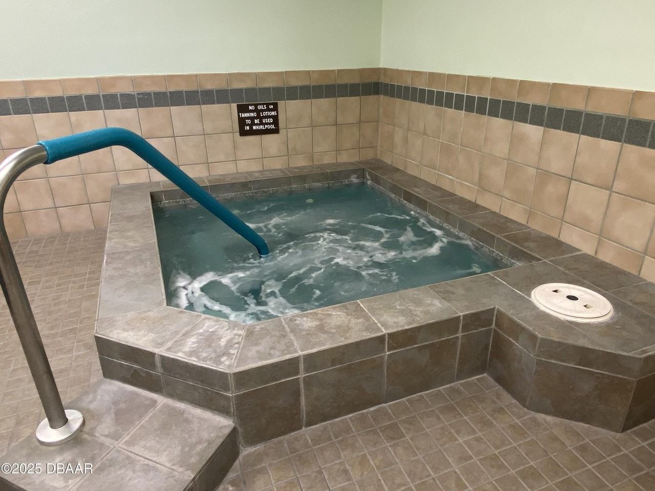 3013 S Atlantic Ave Apt 907 #907 - Photo 4 of 25