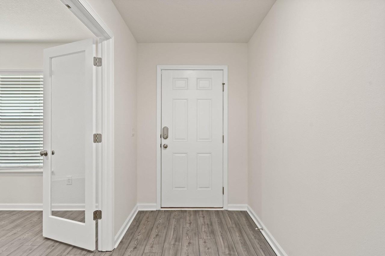 794 Riverwalk Cir - Photo 4 of 31