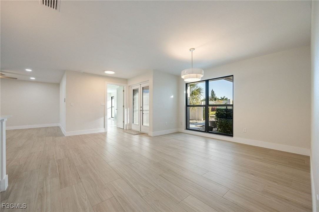 5308 Shalley Cir E - Photo 7 of 33