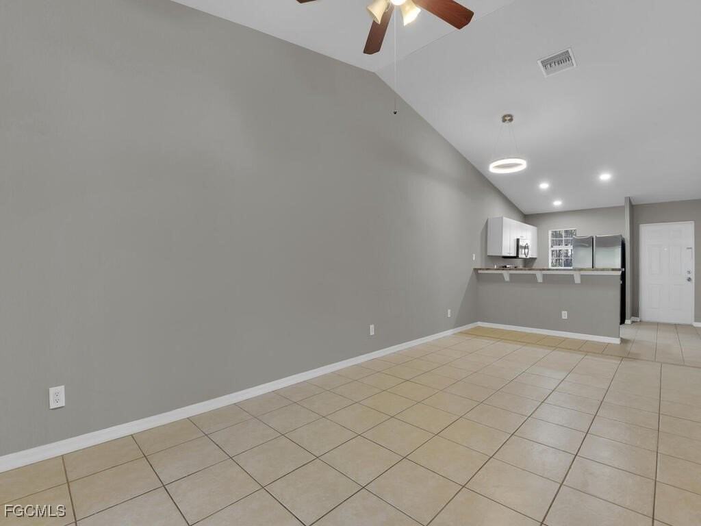 801 Meadow Rd - Photo 5 of 24