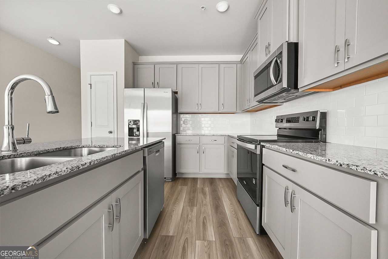 1328 Silverstone Trail - Photo 6 of 28