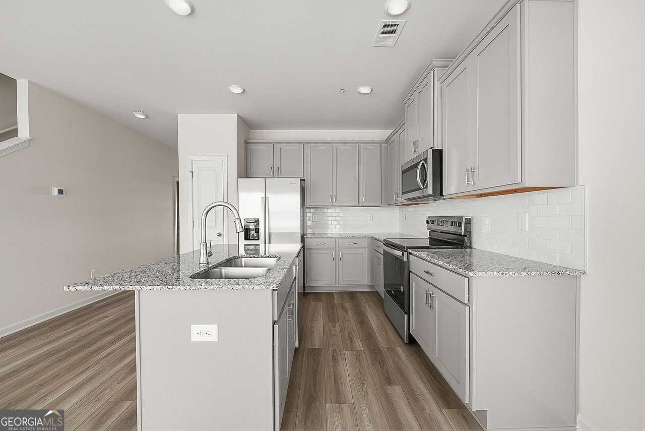 1328 Silverstone Trail - Photo 7 of 28