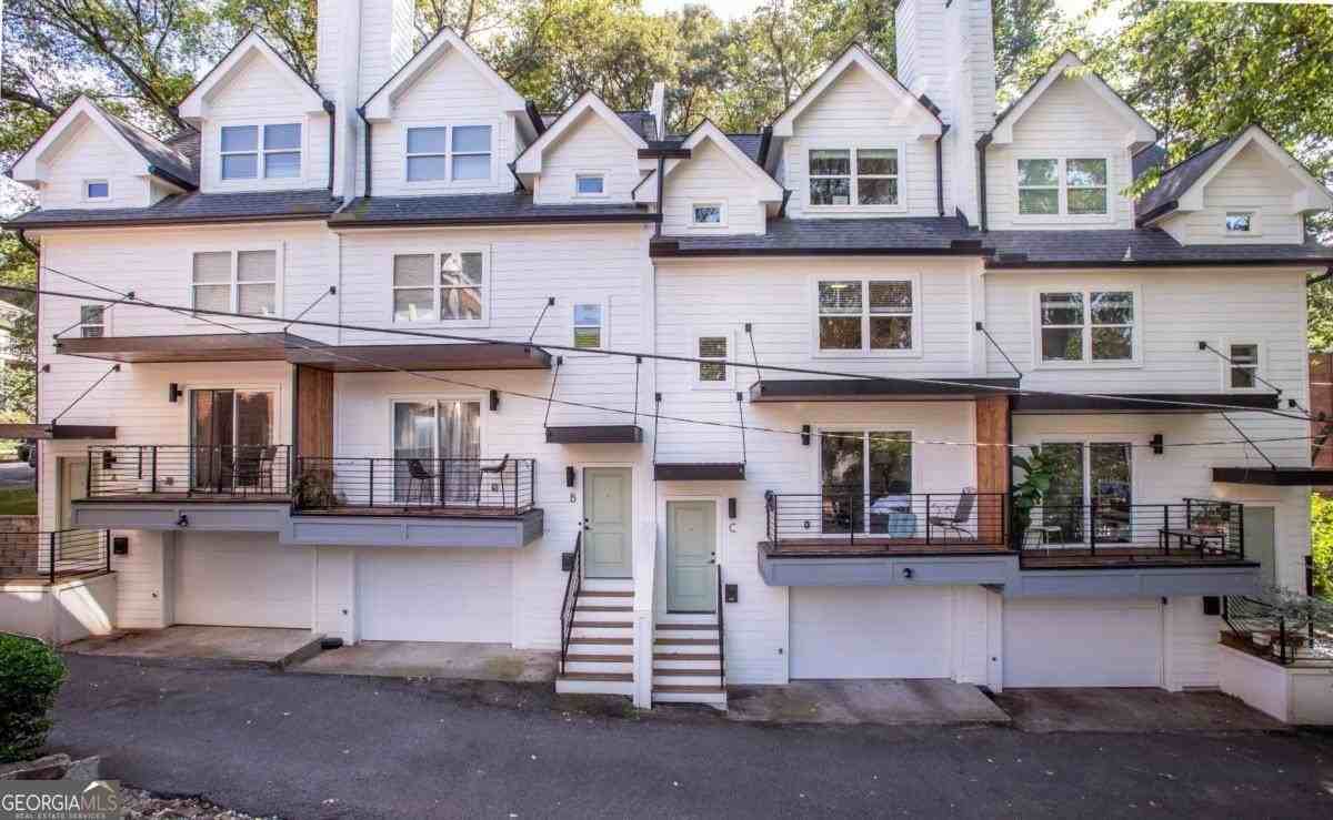 704 Durant Place Northeast #C - Photo 4 of 26