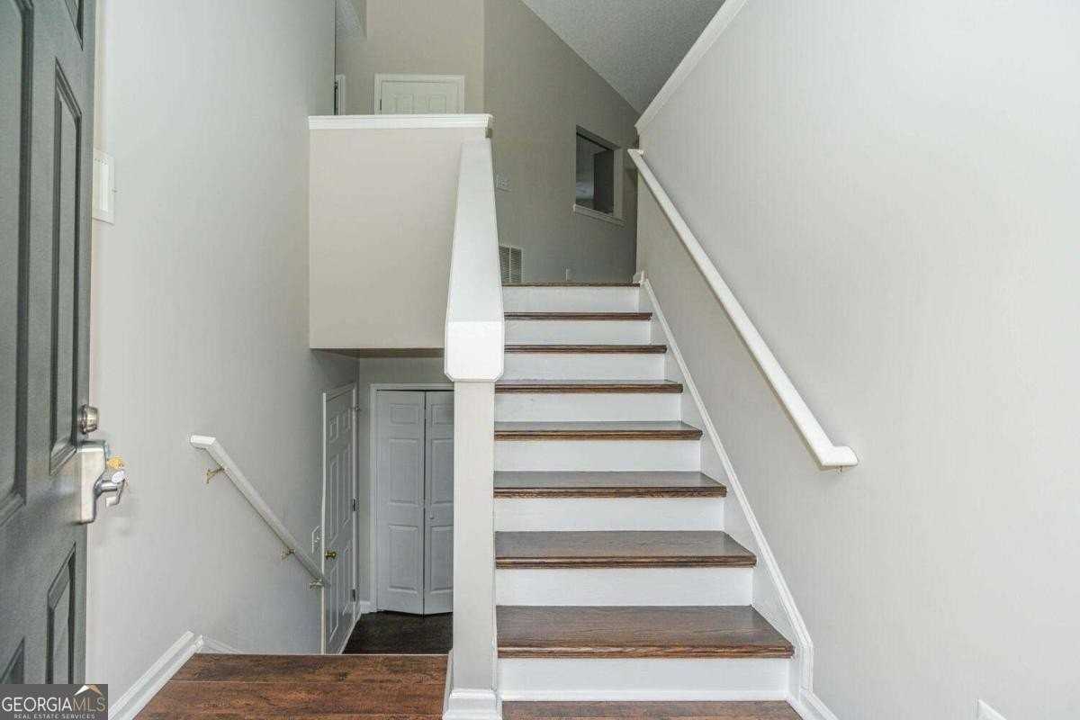 3272 Peach Court - Photo 3 of 50