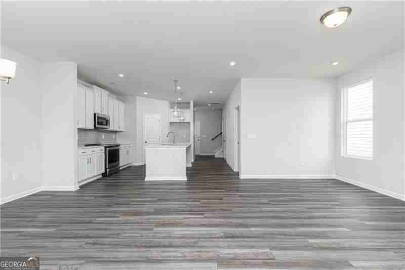 3065 Cambridge Mill St - Photo 5 of 39