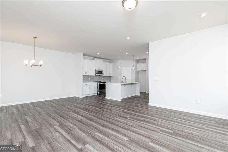 3065 Cambridge Mill St - Photo 6 of 39