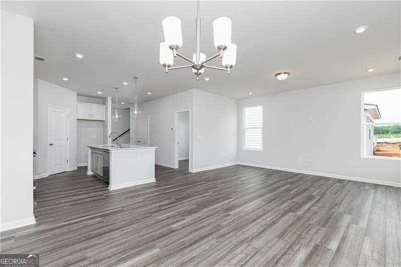 3065 Cambridge Mill St - Photo 7 of 39