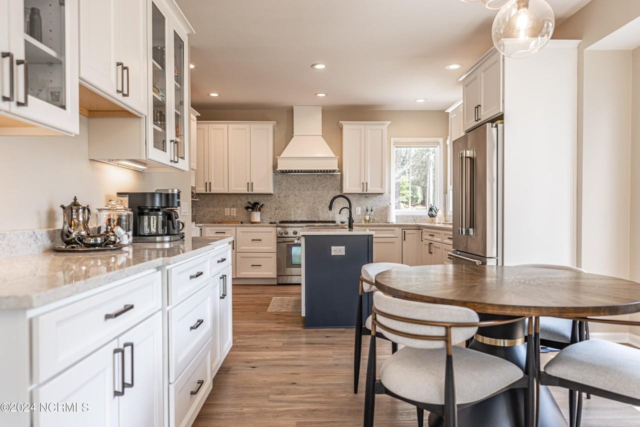 215 Plantation Dr - Photo 7 of 50