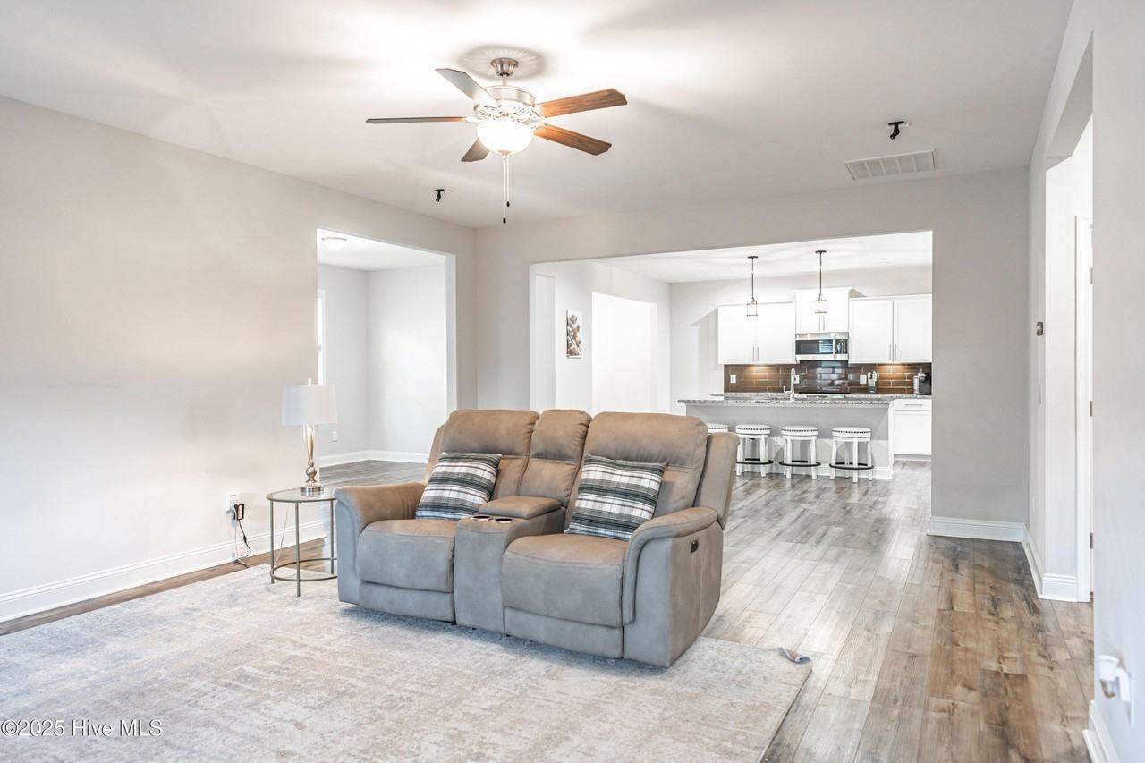 101 Bluegrass Ct - Photo 7 of 50