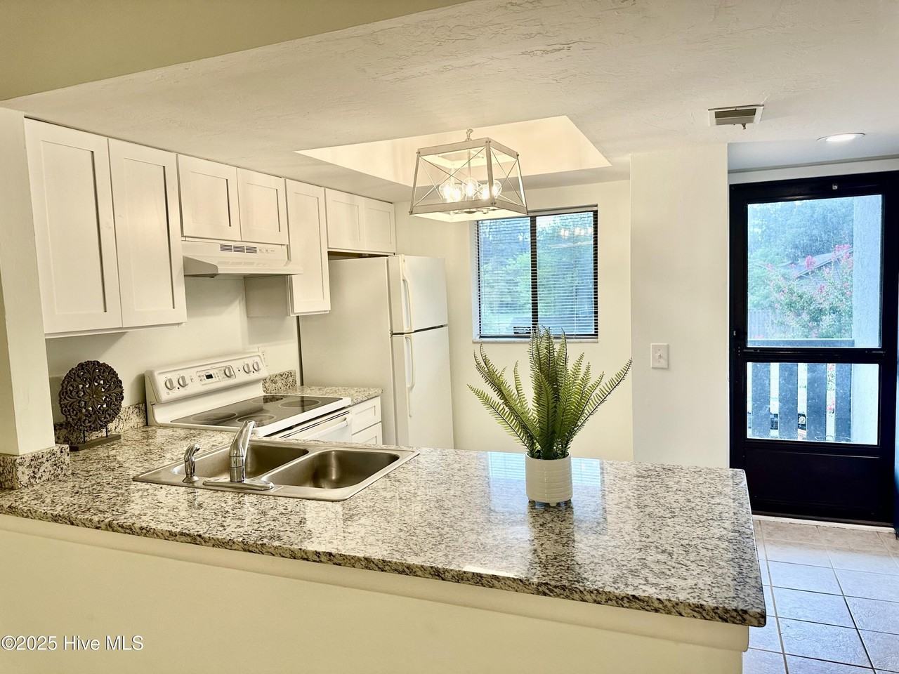 4451 Holly Tree Rd - Photo 5 of 21