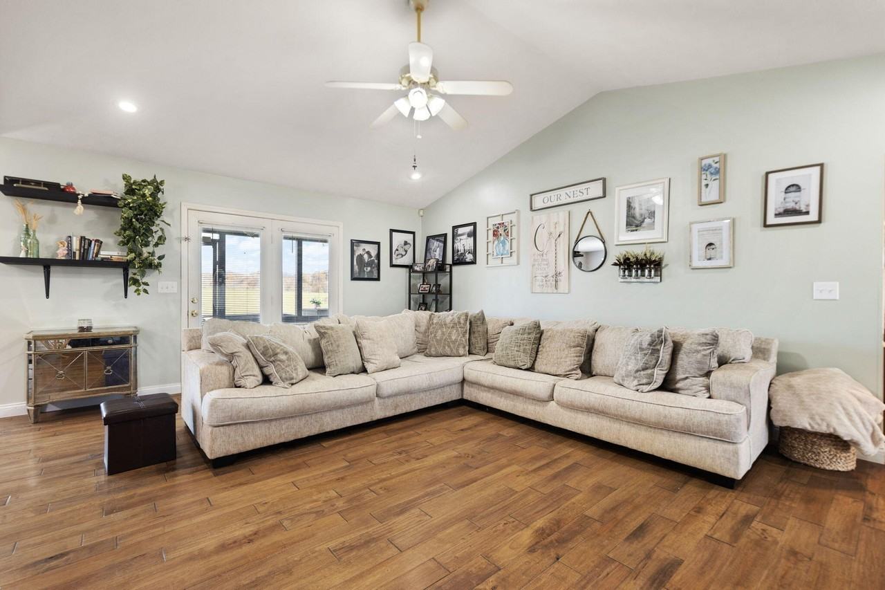 76 Waterford Way - Photo 6 of 50