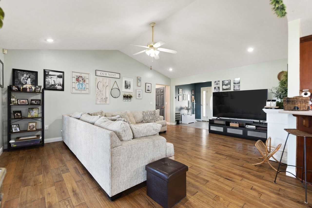 76 Waterford Way - Photo 7 of 50