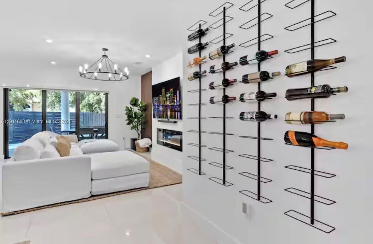 9958 Sw 216th St - Photo 3 of 8