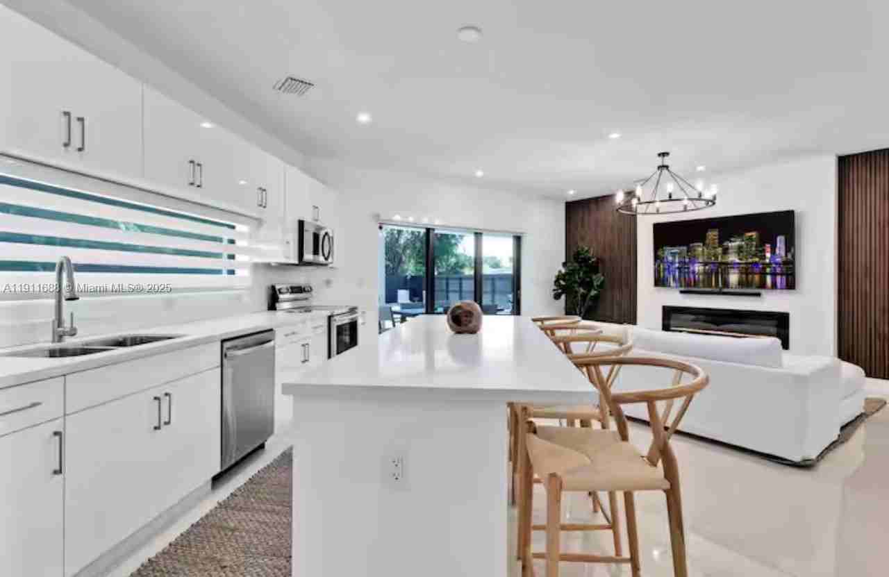 9958 Sw 216th St - Photo 4 of 8