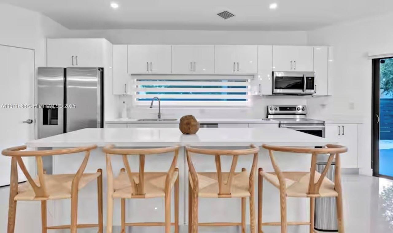 9958 Sw 216th St - Photo 5 of 8