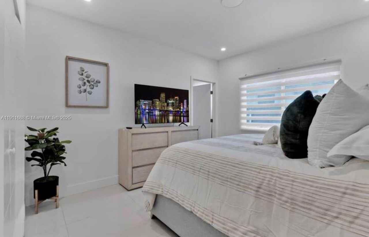 9958 Sw 216th St - Photo 6 of 8