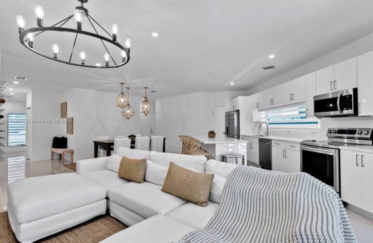 9958 Sw 216th St - Photo 7 of 8