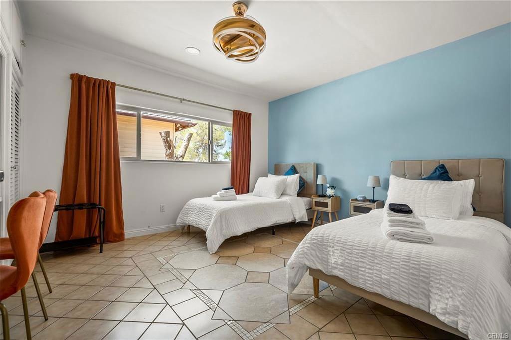 9150 10th Ave - Photo 3 of 8