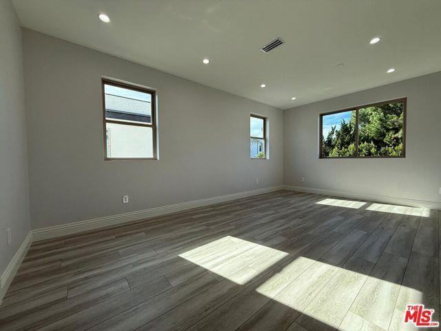 6717 Sunnyslope Ave - Photo 2 of 8