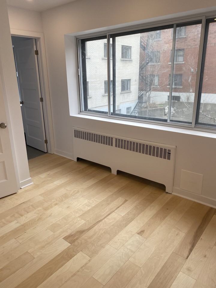 5491 Avenue Victoria #120 - Photo 2 of 10