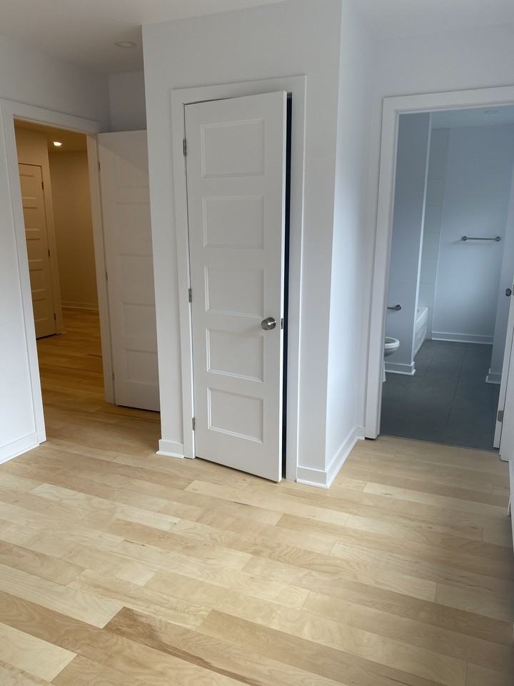 5491 Avenue Victoria #120 - Photo 3 of 10