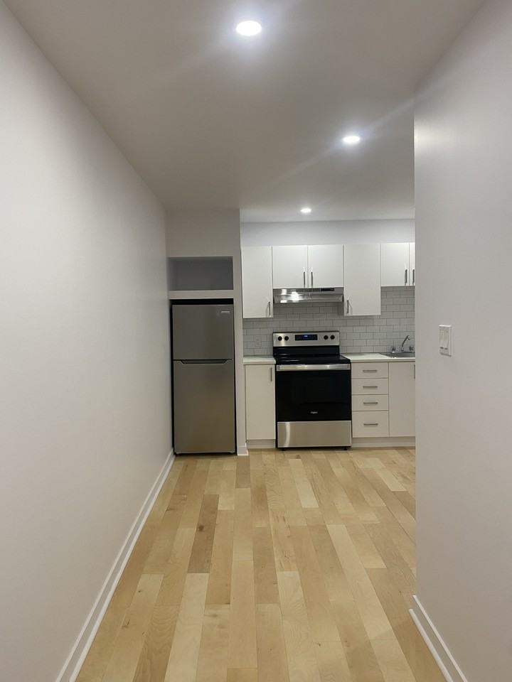 5491 Avenue Victoria #120 - Photo 5 of 10