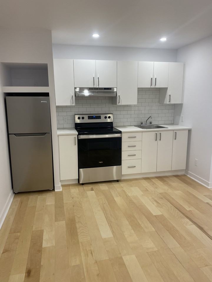 5491 Av Victoria #120