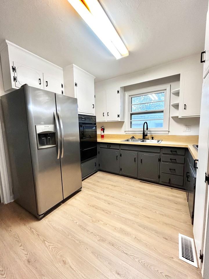 Anthony Dr - Photo 2 of 6