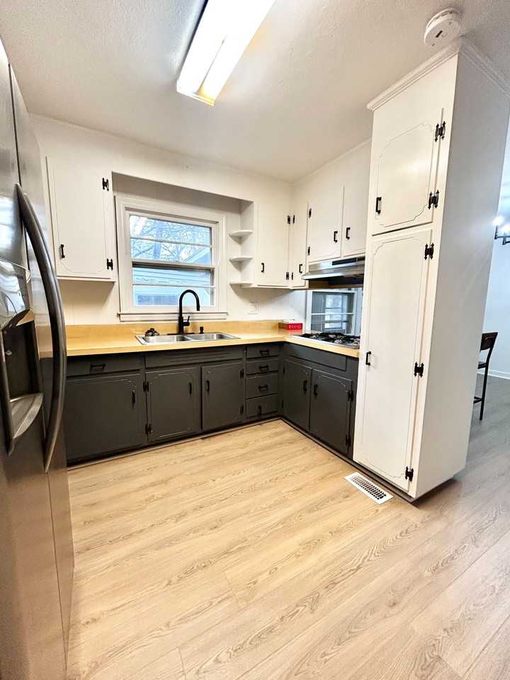 Anthony Dr - Photo 3 of 6