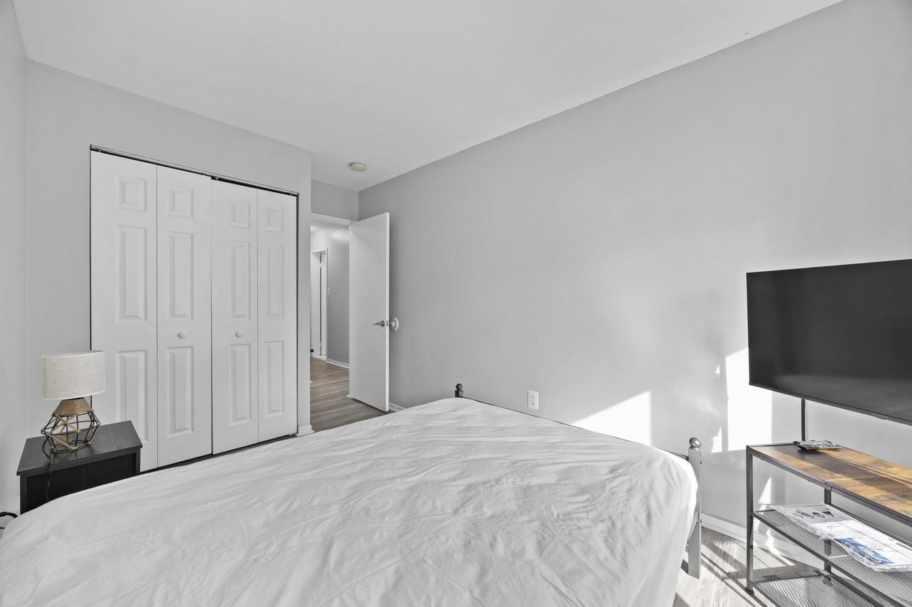 Forest View Place - Photo 6 of 11