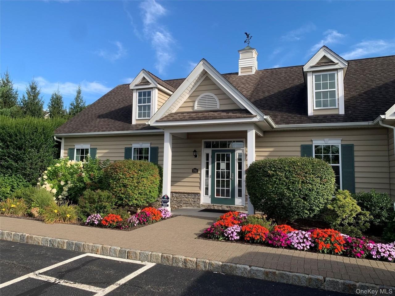 620 Creekside Lane - Photo 4 of 11