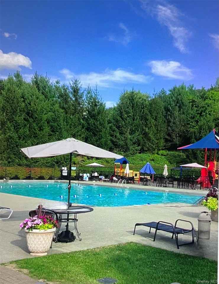 620 Creekside Lane - Photo 5 of 11