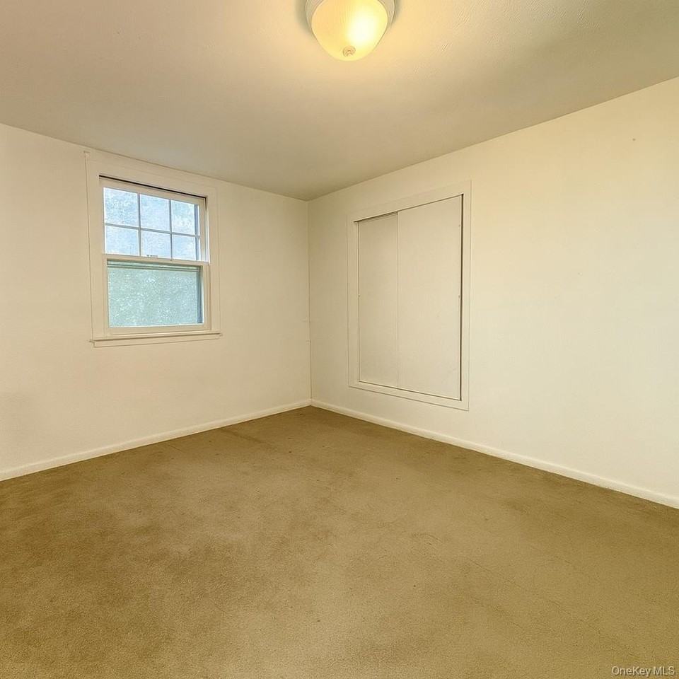 27 Middle Line Ave - Photo 4 of 6