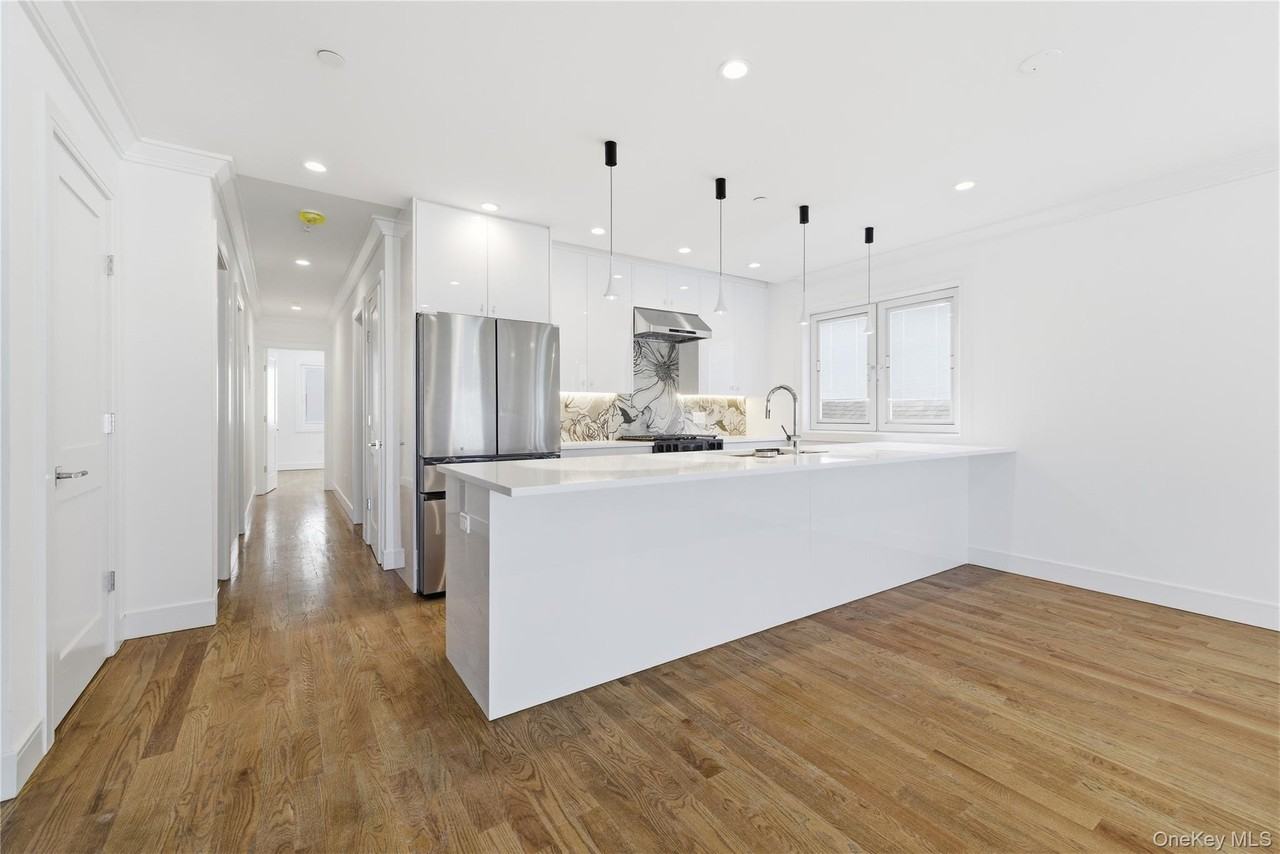 550 E Harrison St - Photo 5 of 21