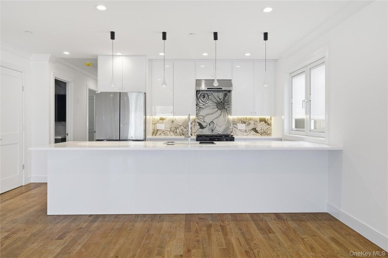 550 E Harrison St - Photo 6 of 21