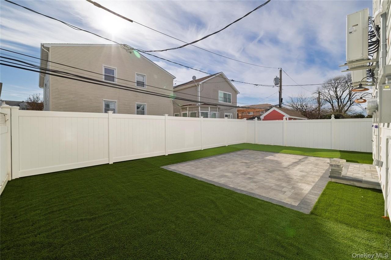 550 E Harrison St - Photo 7 of 21