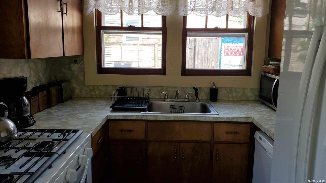 250 Cottage Walk - Photo 3 of 19