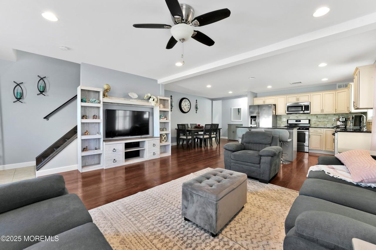 115 Harding Ave #B - Photo 4 of 16