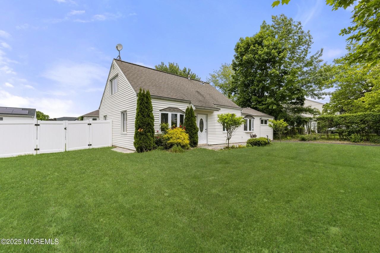 297 Highland Ave - Photo 2 of 32