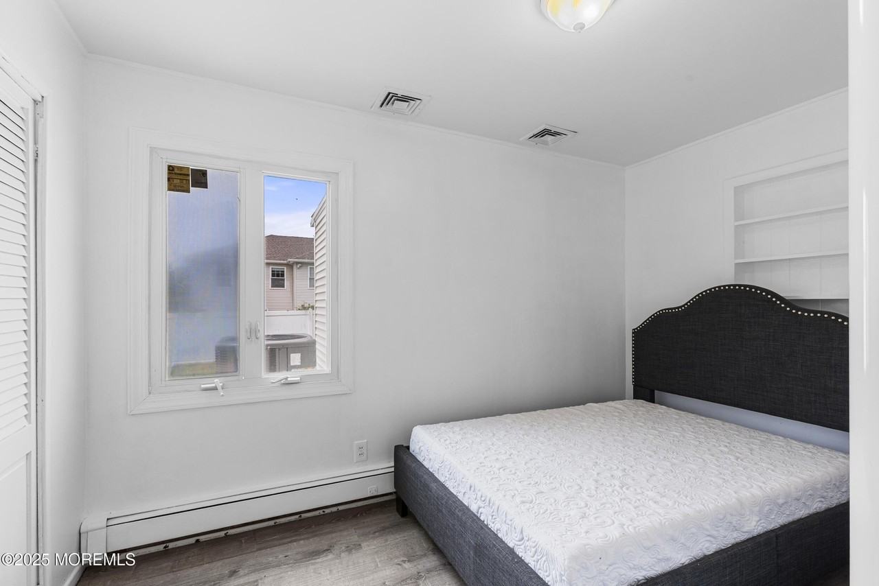 297 Highland Ave - Photo 5 of 32