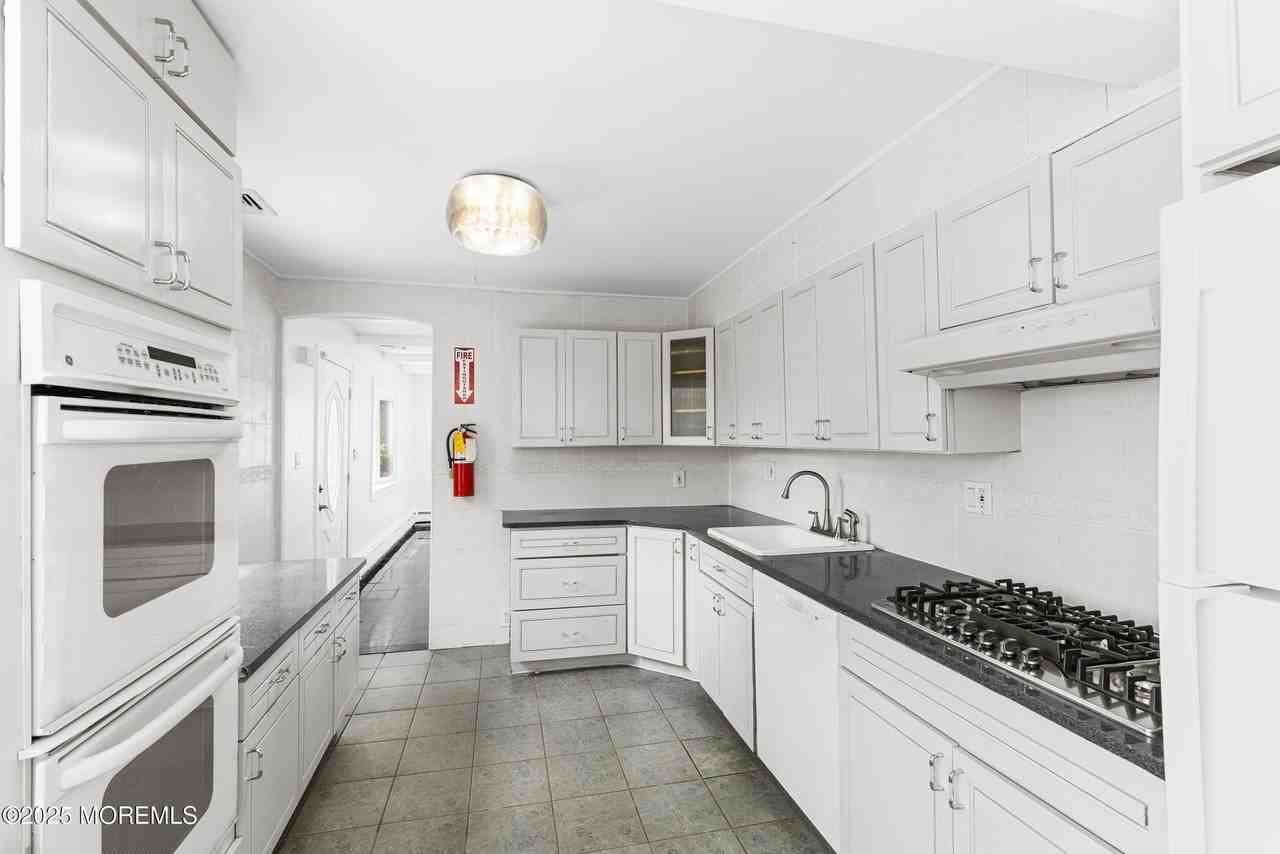 297 Highland Ave - Photo 7 of 32