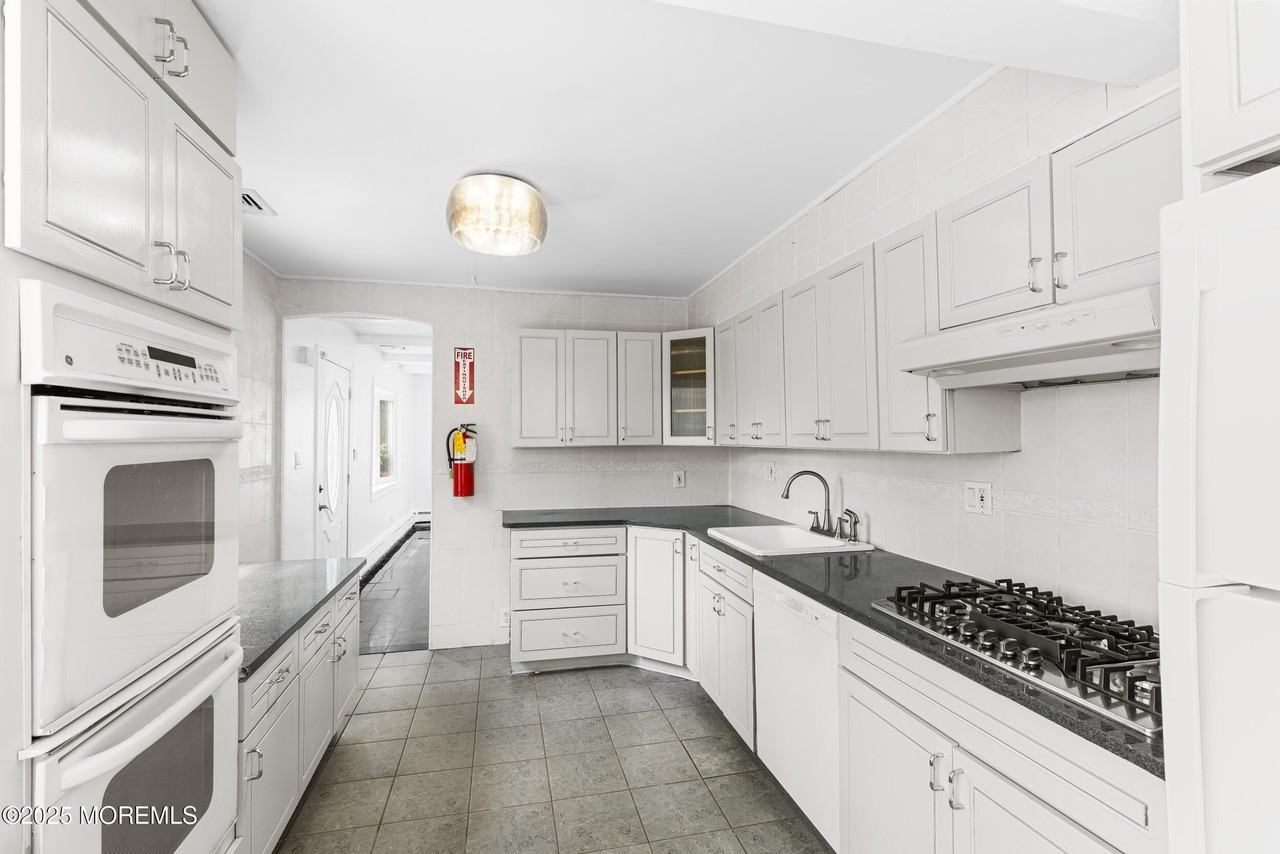 297 Highland Ave - Photo 7 of 32