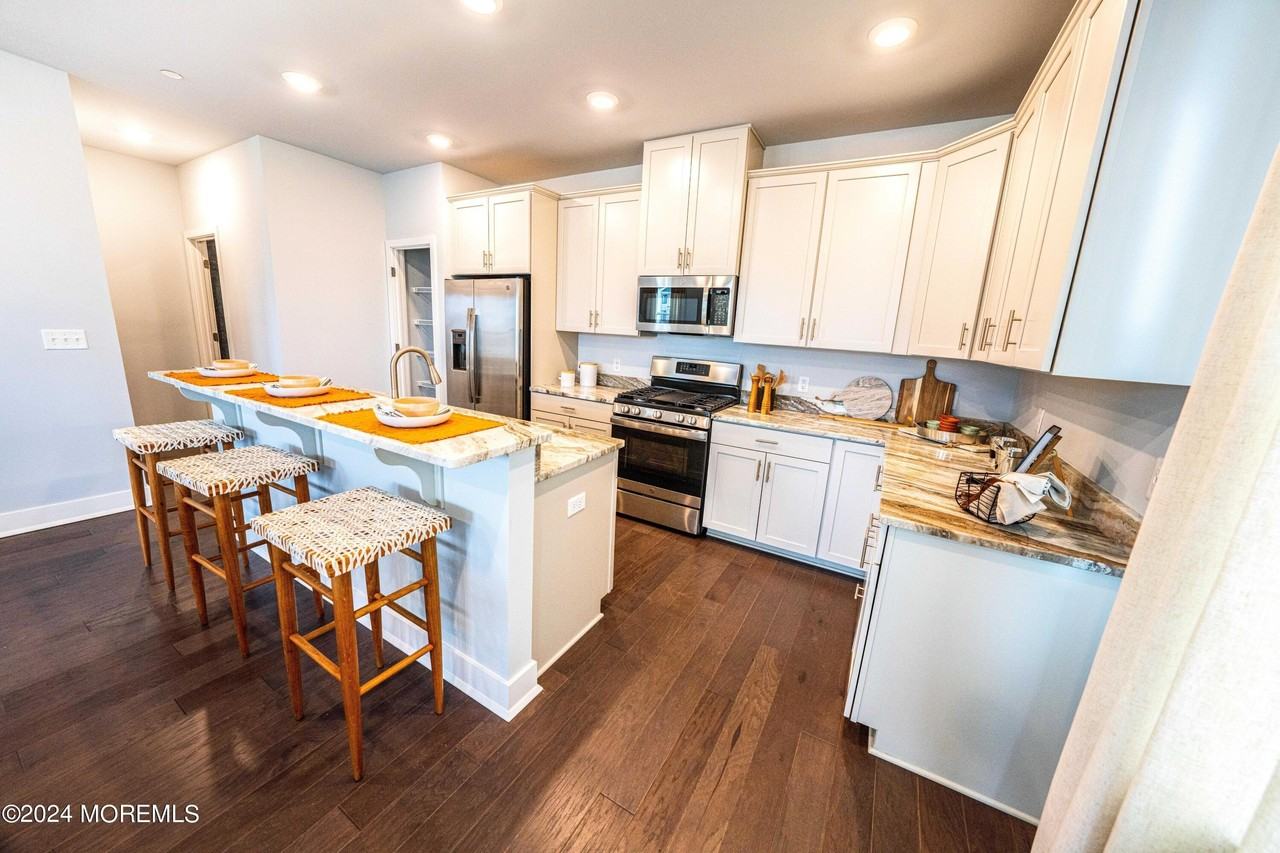 4 Midway Rd - Photo 5 of 19