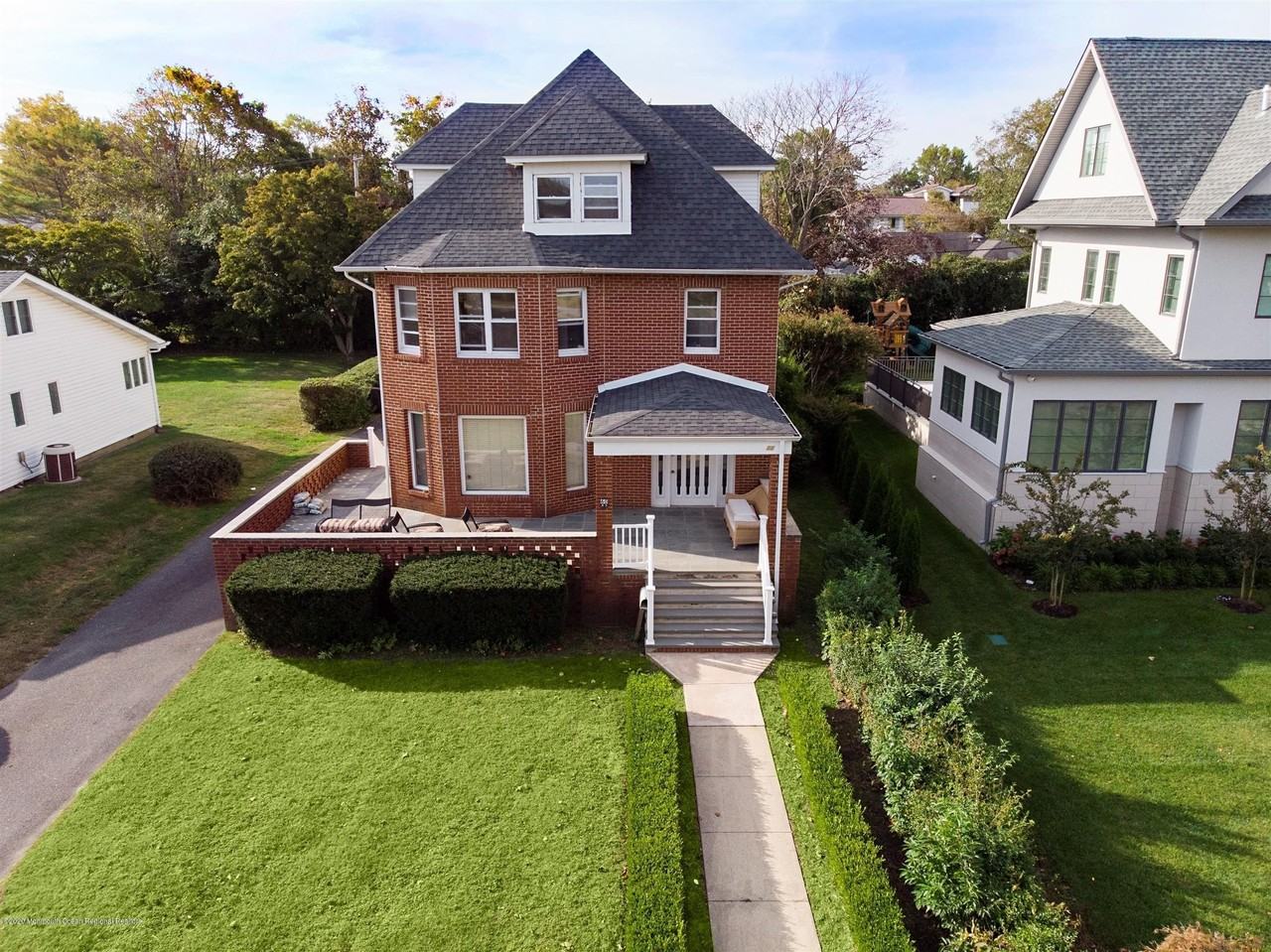 60 Monmouth Dr - Photo 4 of 33