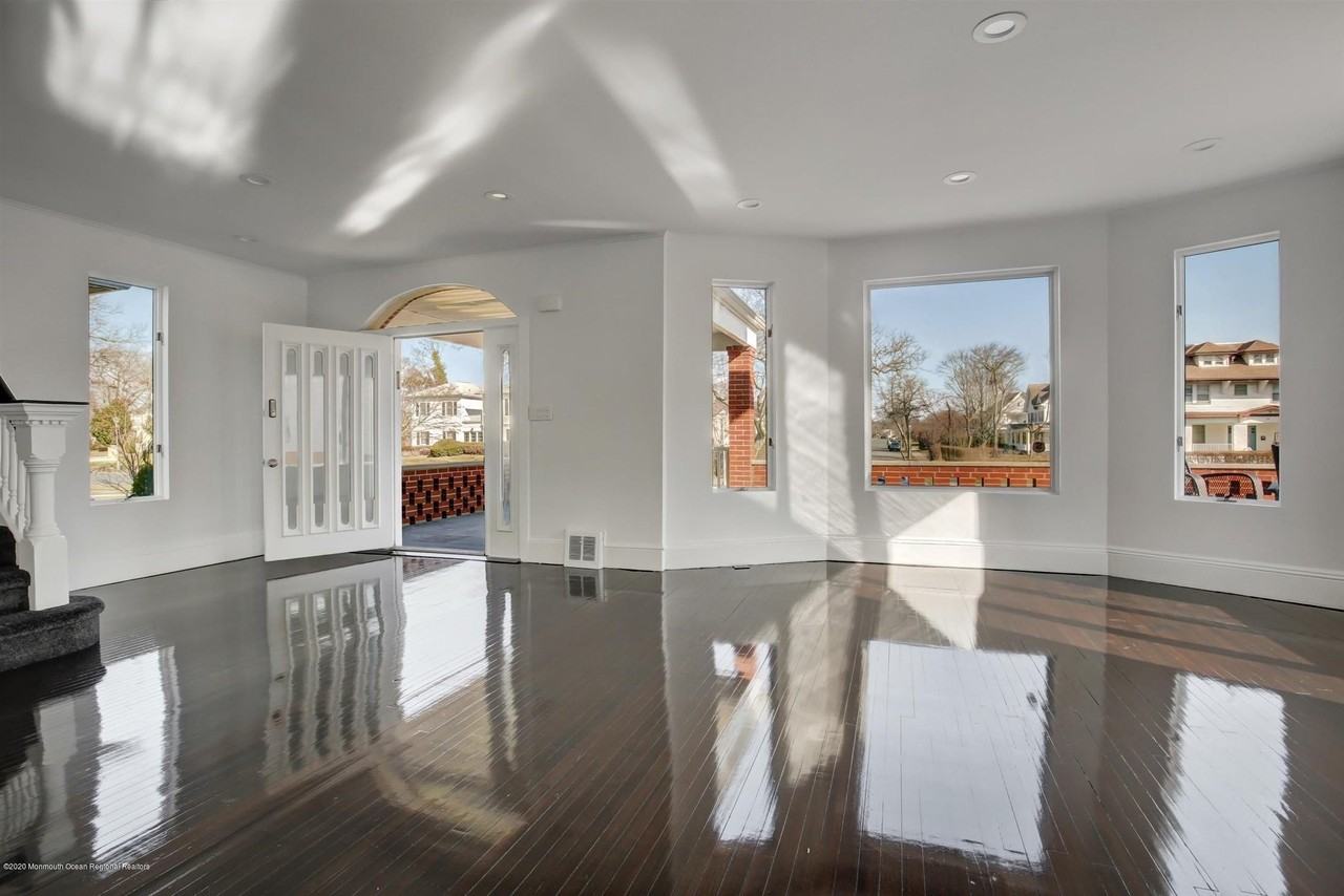 60 Monmouth Dr - Photo 6 of 33