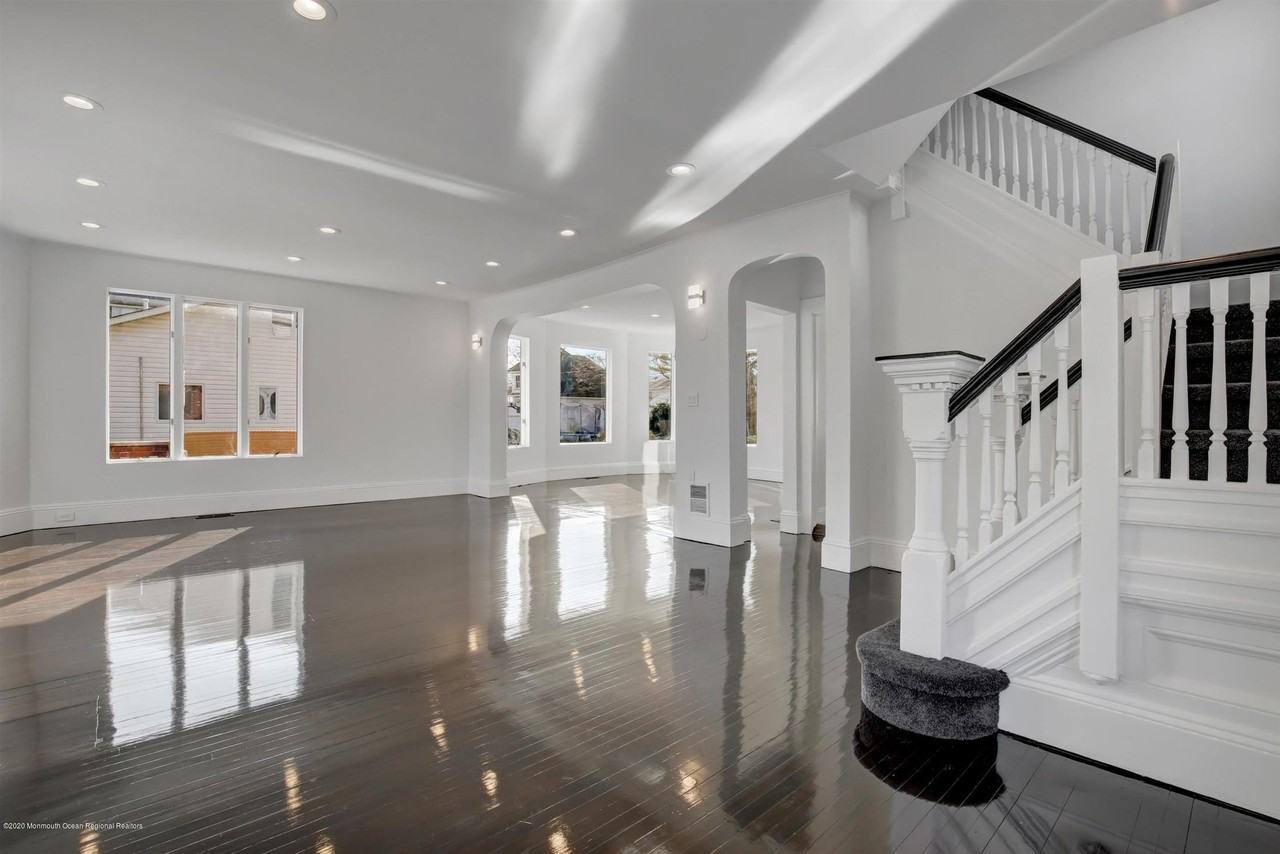 60 Monmouth Dr - Photo 7 of 33