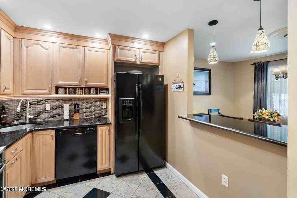 11 Desiree Ct - Photo 5 of 23